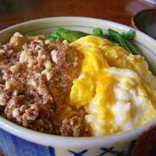 ランチに♪めぐ家の変わり三色丼♪♪